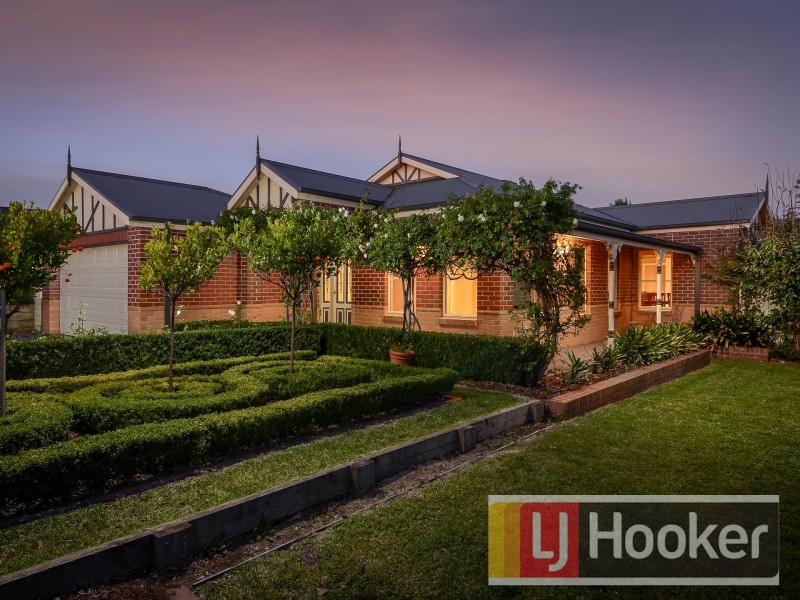 8 Canet Grove, Narre Warren South VIC 3805