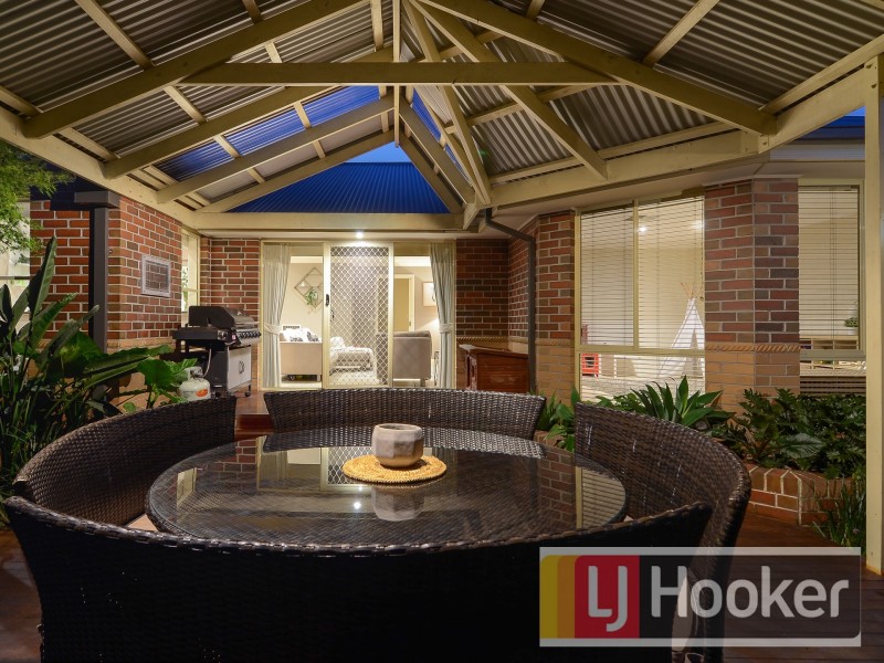 8 Canet Grove, Narre Warren South VIC 3805