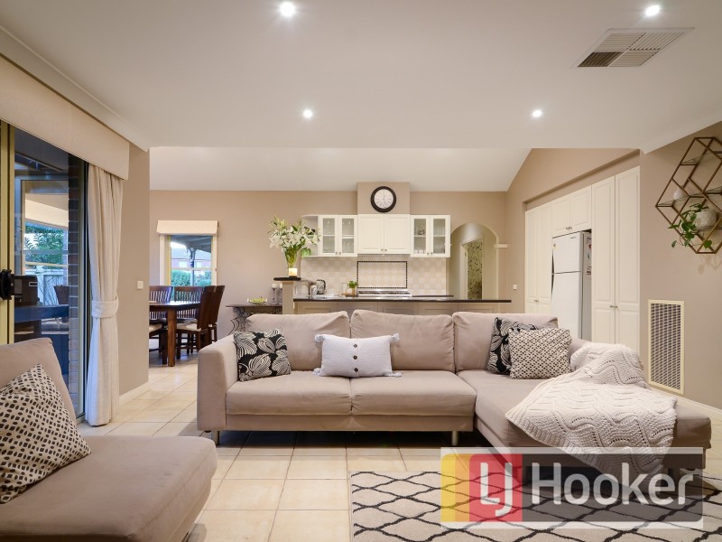 8 Canet Grove, Narre Warren South VIC 3805