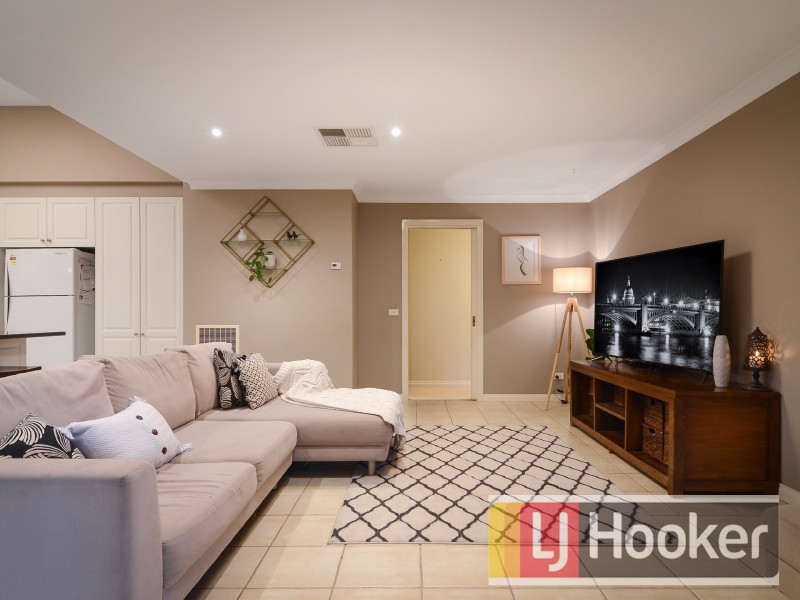 8 Canet Grove, Narre Warren South VIC 3805