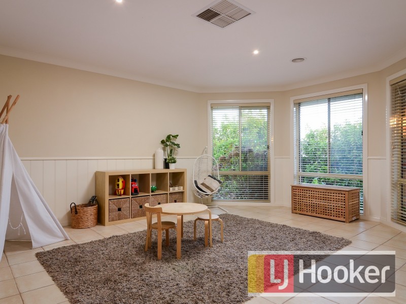 8 Canet Grove, Narre Warren South VIC 3805