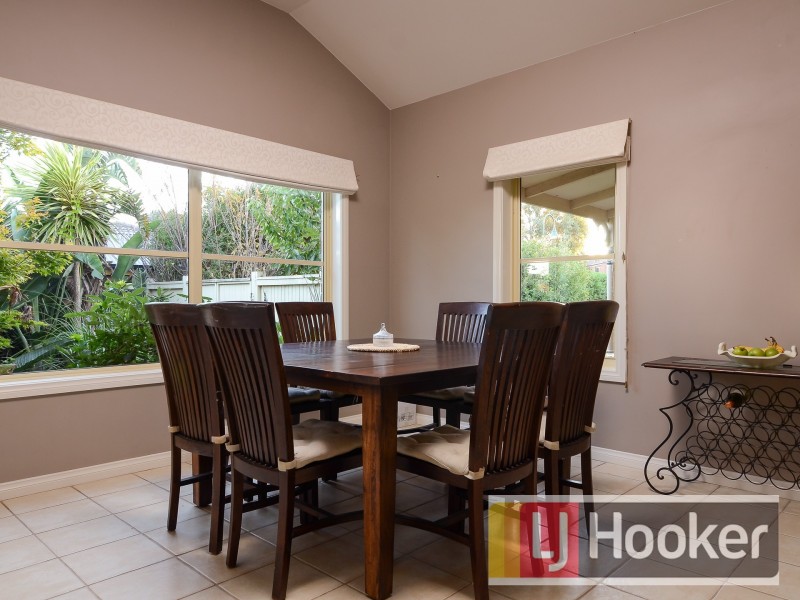 8 Canet Grove, Narre Warren South VIC 3805