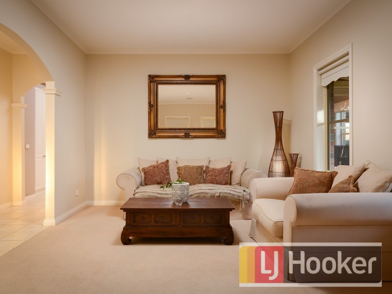 8 Canet Grove, Narre Warren South VIC 3805