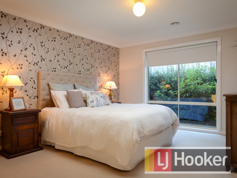 8 Canet Grove, Narre Warren South VIC 3805