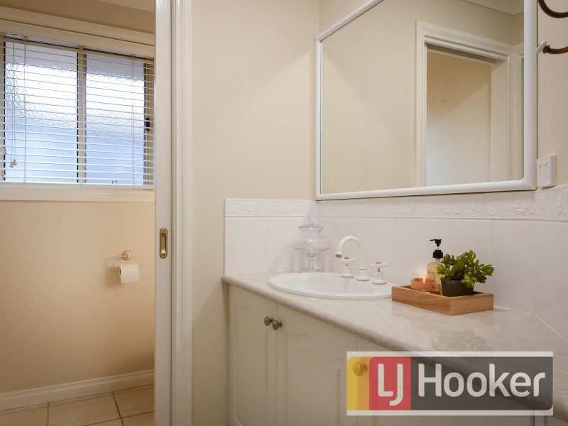 8 Canet Grove, Narre Warren South VIC 3805