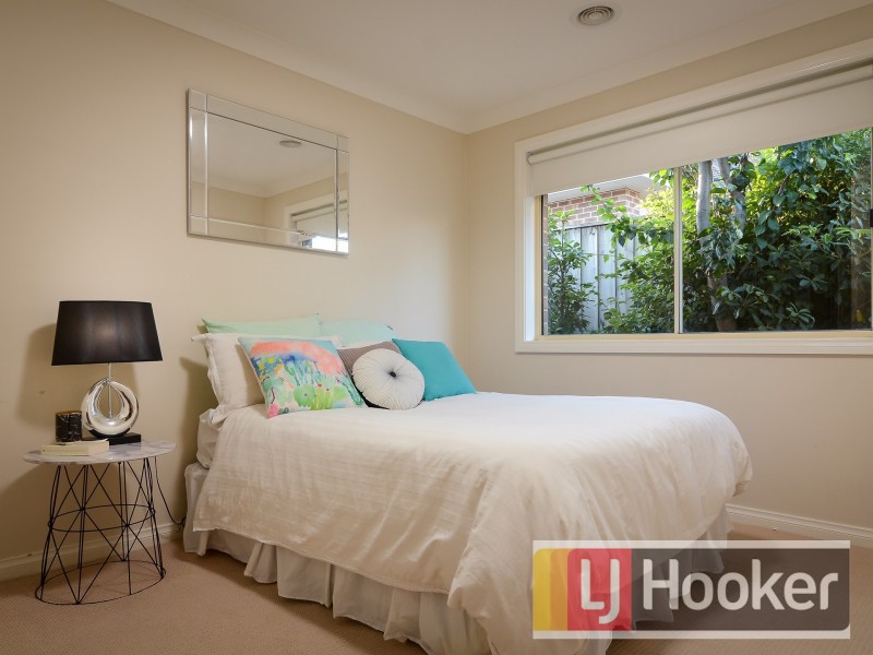 8 Canet Grove, Narre Warren South VIC 3805