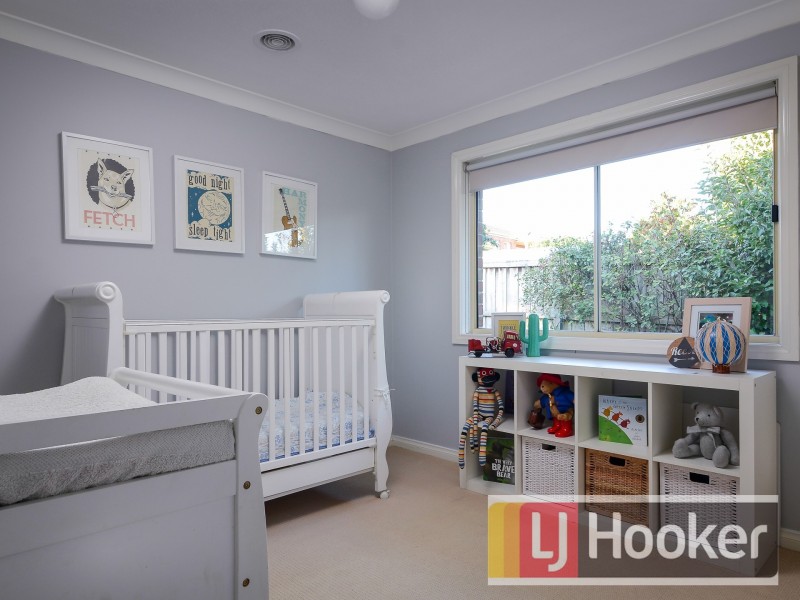 8 Canet Grove, Narre Warren South VIC 3805