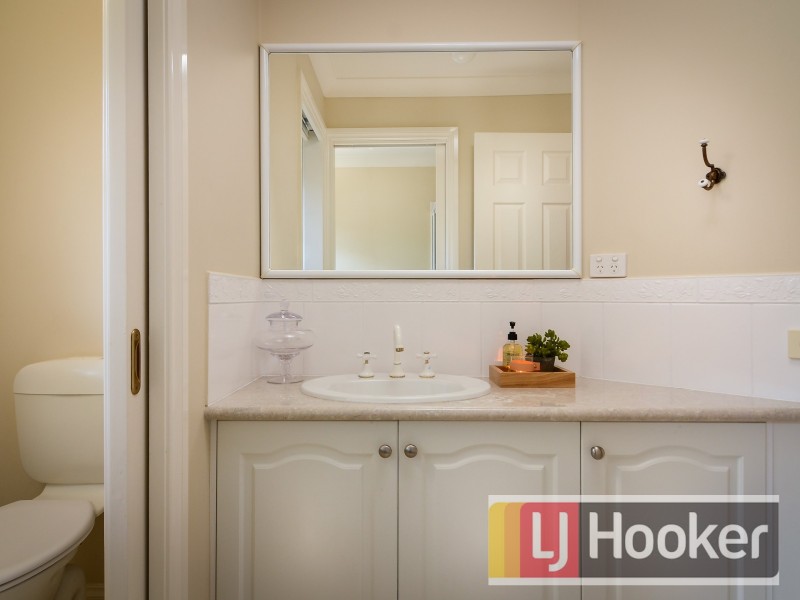 8 Canet Grove, Narre Warren South VIC 3805