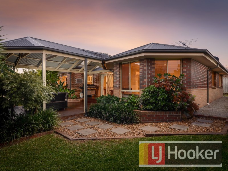8 Canet Grove, Narre Warren South VIC 3805