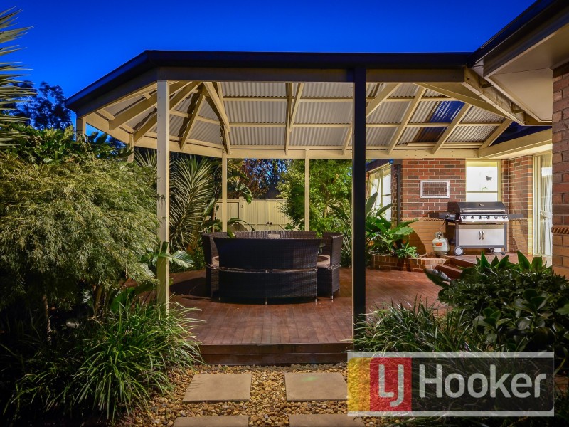 8 Canet Grove, Narre Warren South VIC 3805