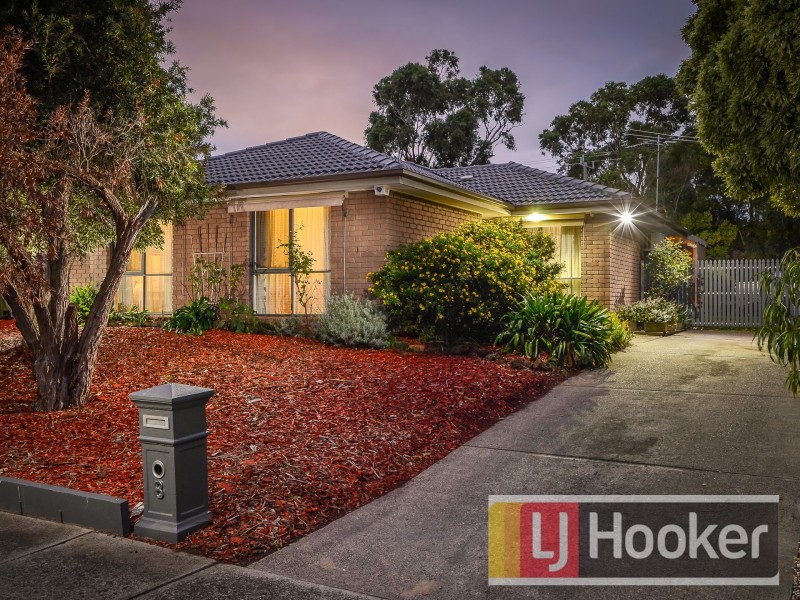 8 Marsden Court, Cranbourne North VIC 3977