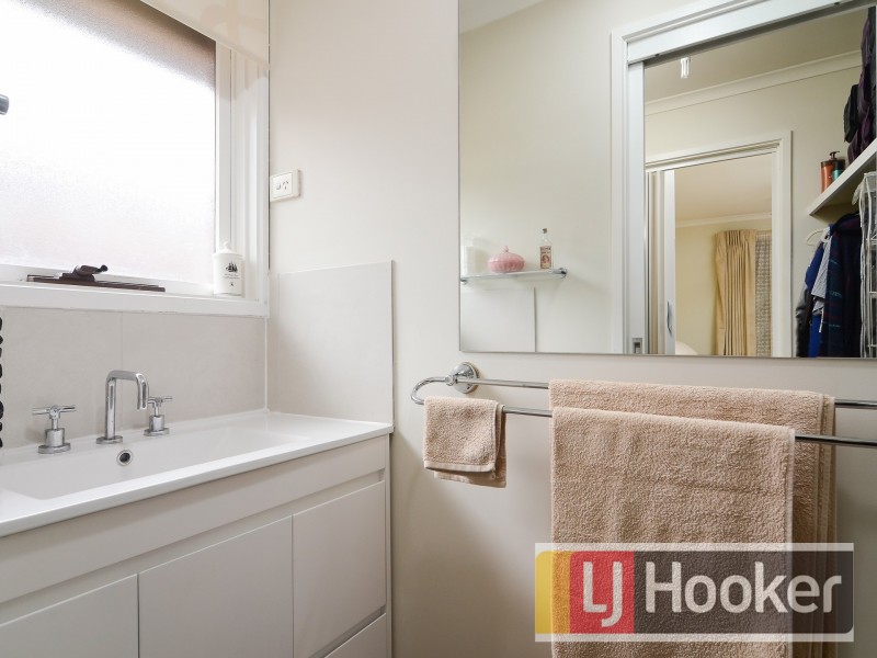 8 Marsden Court, Cranbourne North VIC 3977