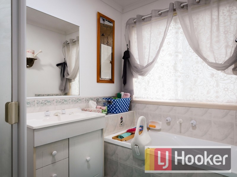 34 Sherwood Road, Narre Warren South VIC 3805