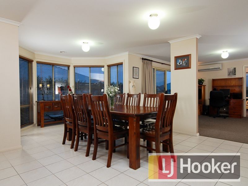 2 Manna Gum Drive, Pakenham VIC 3810