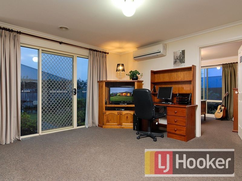 2 Manna Gum Drive, Pakenham VIC 3810