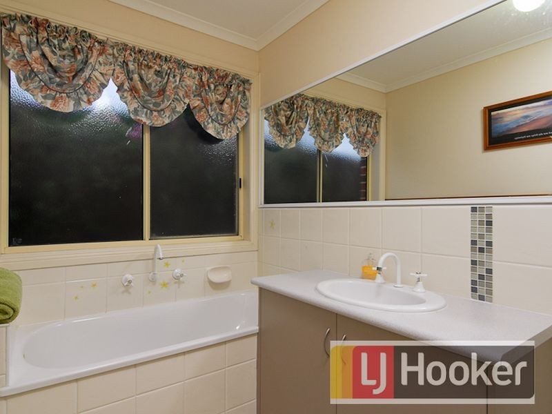 2 Manna Gum Drive, Pakenham VIC 3810