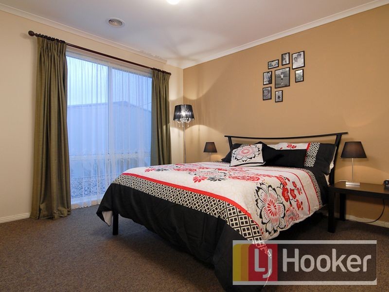 2 Manna Gum Drive, Pakenham VIC 3810