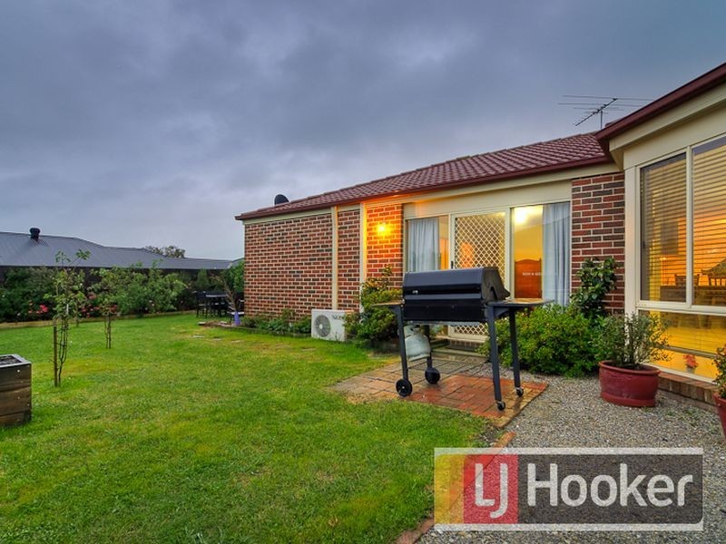 2 Manna Gum Drive, Pakenham VIC 3810