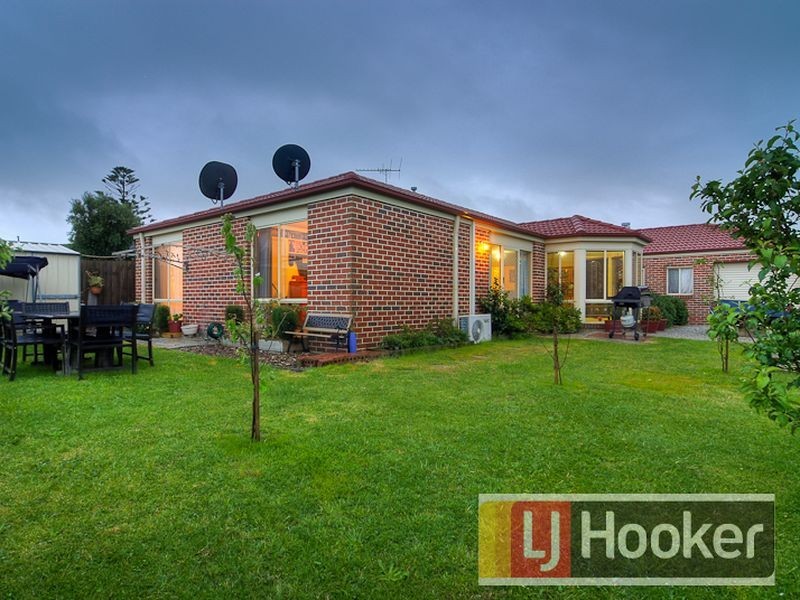 2 Manna Gum Drive, Pakenham VIC 3810