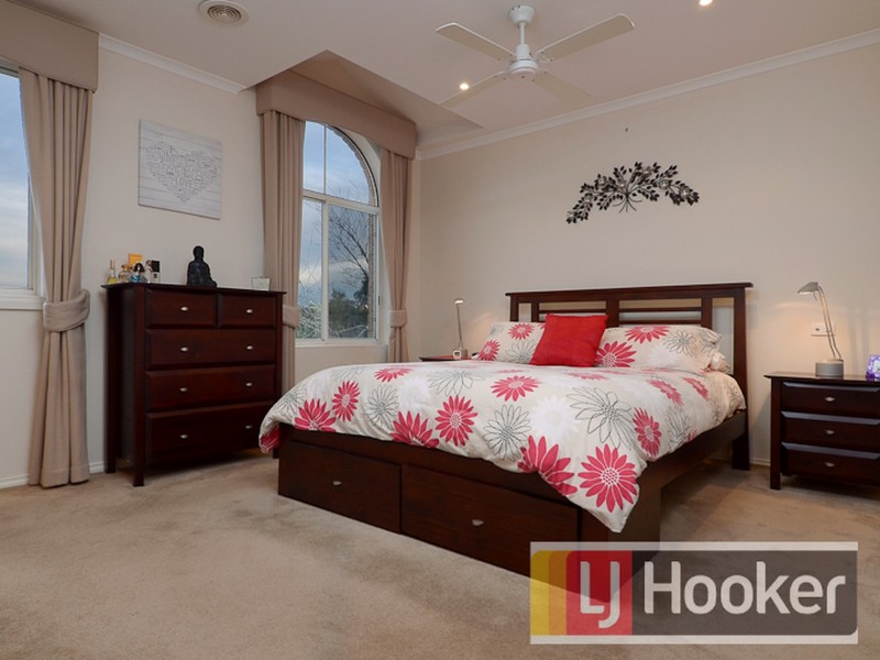 25 Amhurst Drive, Narre Warren South VIC 3805