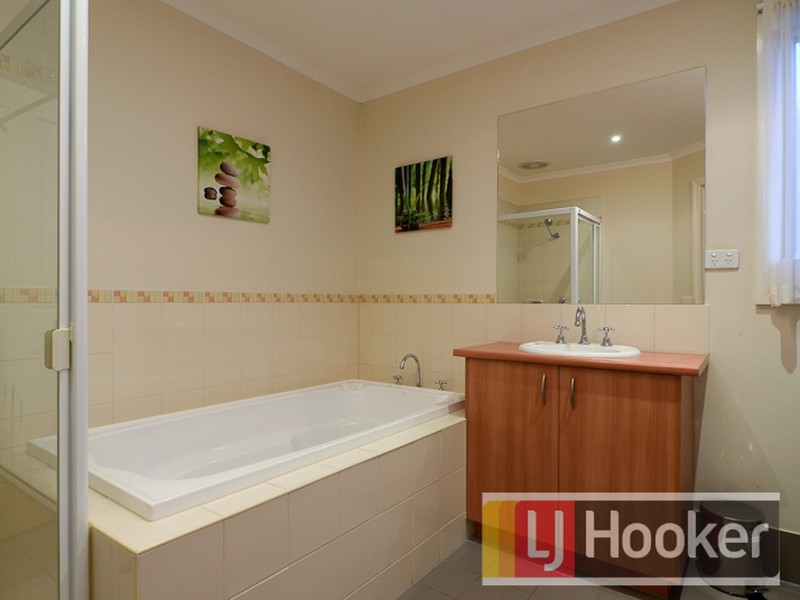 25 Amhurst Drive, Narre Warren South VIC 3805