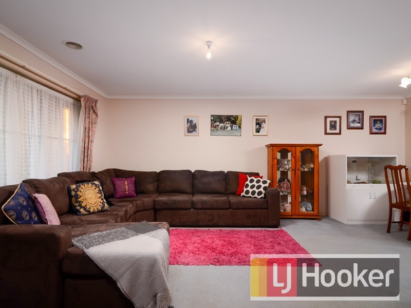 15 England Walk, Narre Warren South VIC 3805