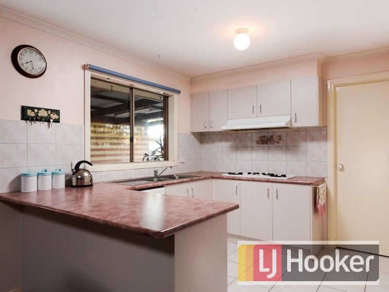 15 England Walk, Narre Warren South VIC 3805