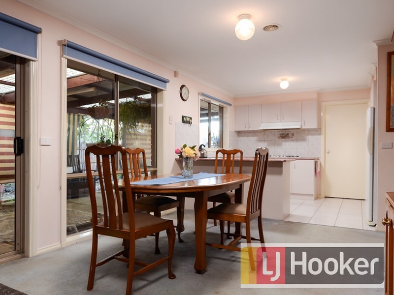 15 England Walk, Narre Warren South VIC 3805
