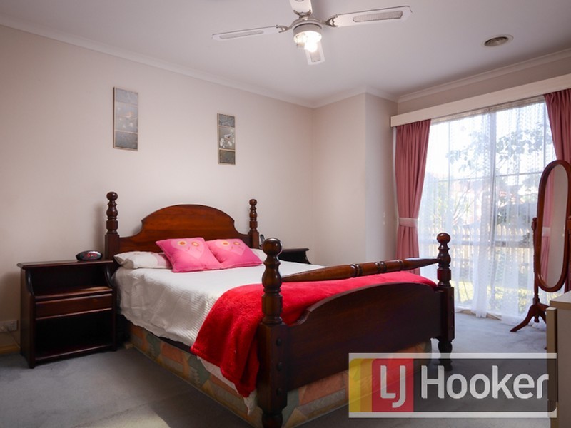 15 England Walk, Narre Warren South VIC 3805