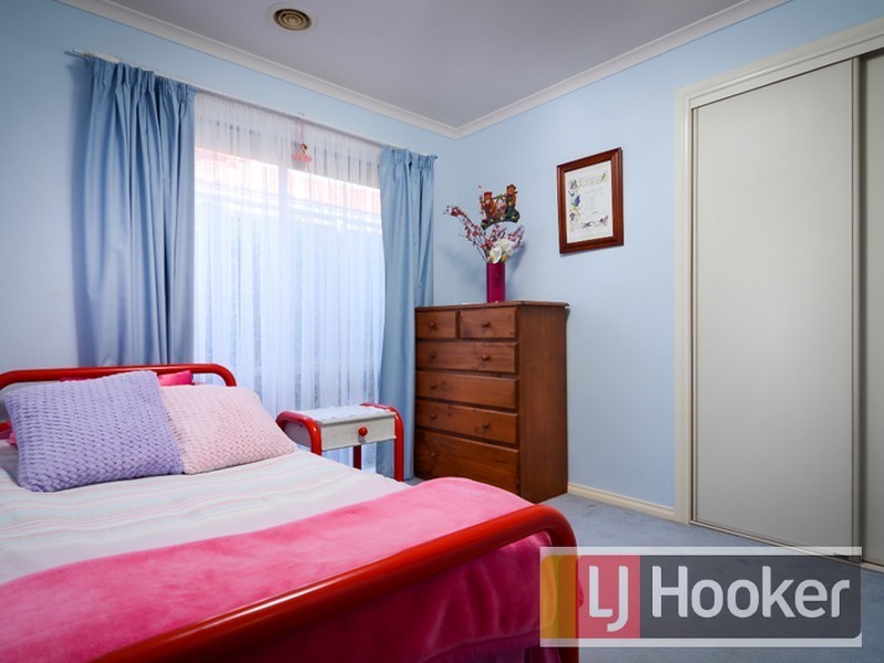 15 England Walk, Narre Warren South VIC 3805