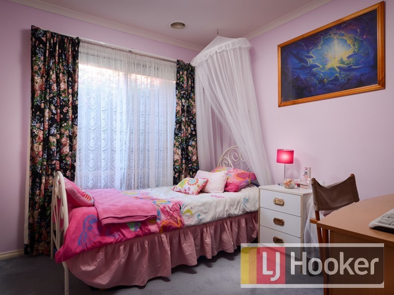 15 England Walk, Narre Warren South VIC 3805