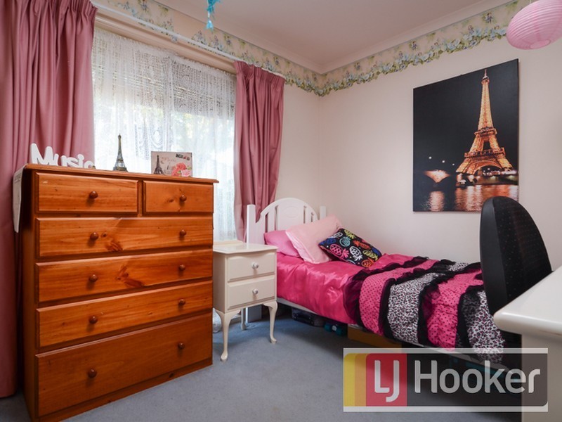 15 England Walk, Narre Warren South VIC 3805
