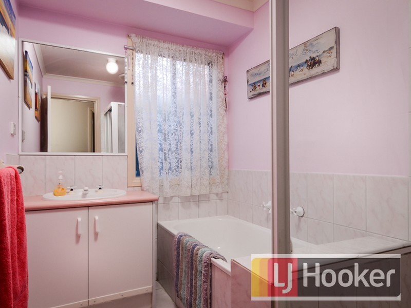 15 England Walk, Narre Warren South VIC 3805