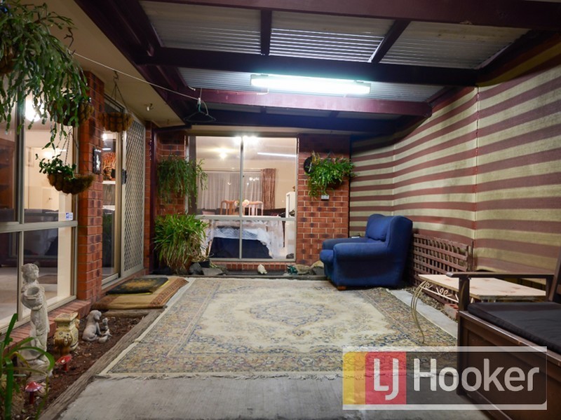 15 England Walk, Narre Warren South VIC 3805