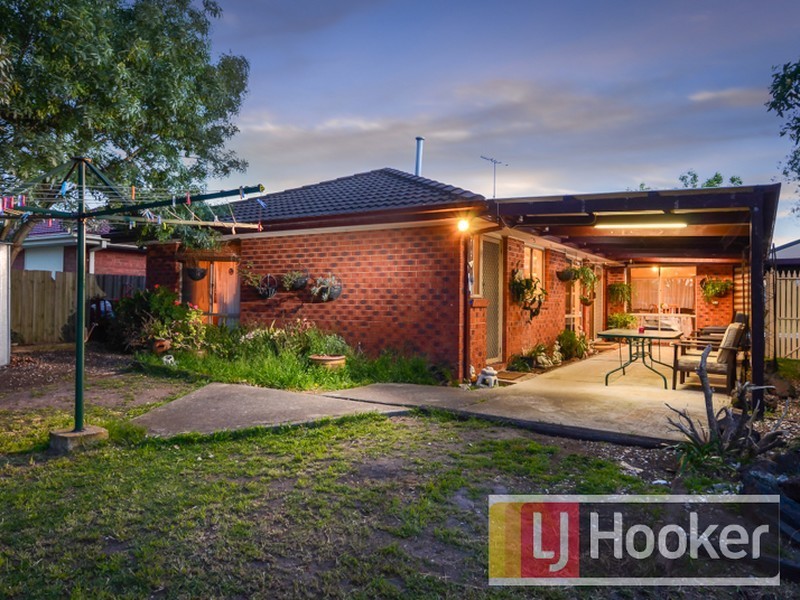 15 England Walk, Narre Warren South VIC 3805