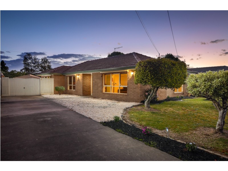 94 Sweeney Drive, Narre Warren VIC 3805