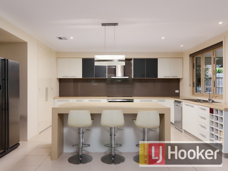 9 Charmouth Place, Narre Warren South VIC 3805