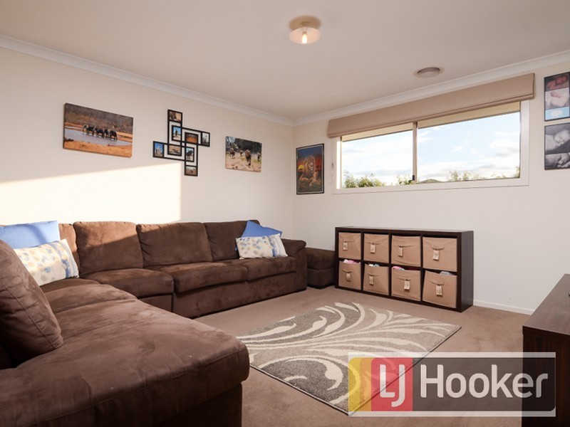9 Charmouth Place, Narre Warren South VIC 3805