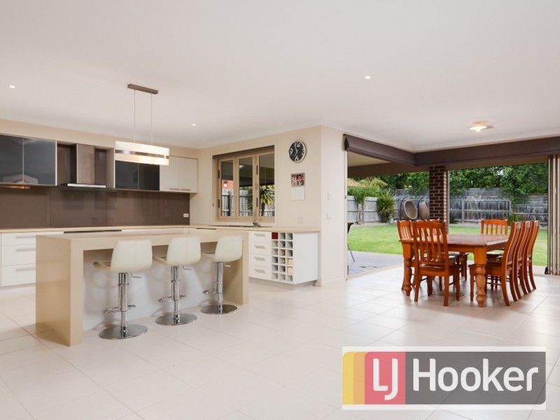 9 Charmouth Place, Narre Warren South VIC 3805