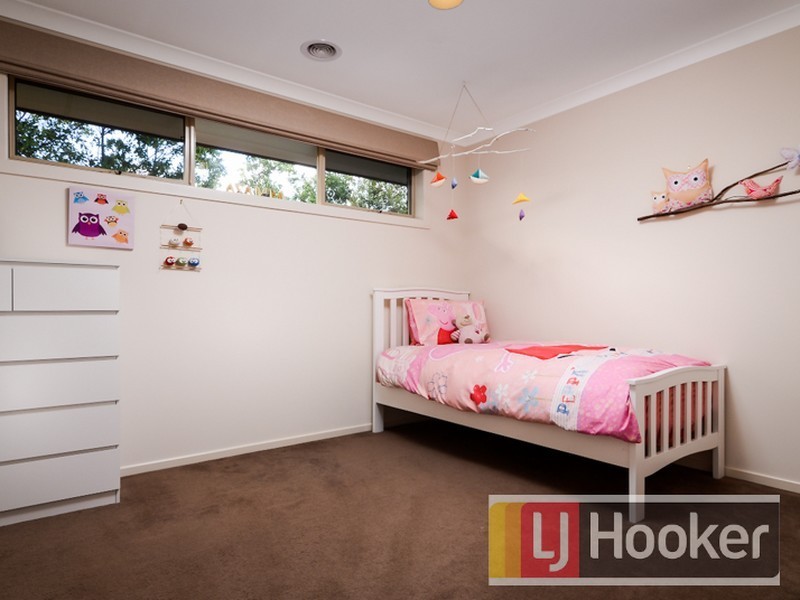 9 Charmouth Place, Narre Warren South VIC 3805