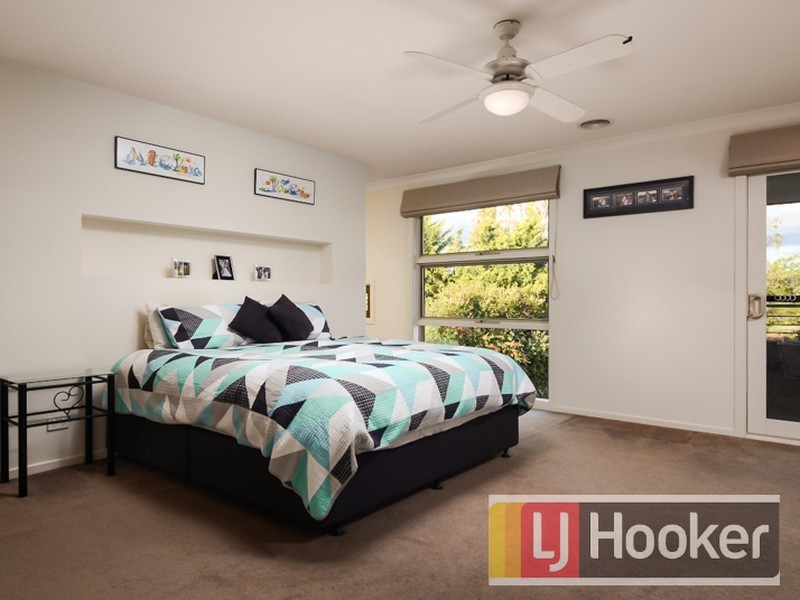 9 Charmouth Place, Narre Warren South VIC 3805