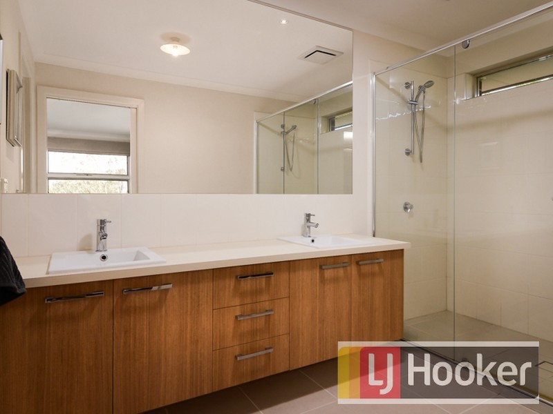 9 Charmouth Place, Narre Warren South VIC 3805