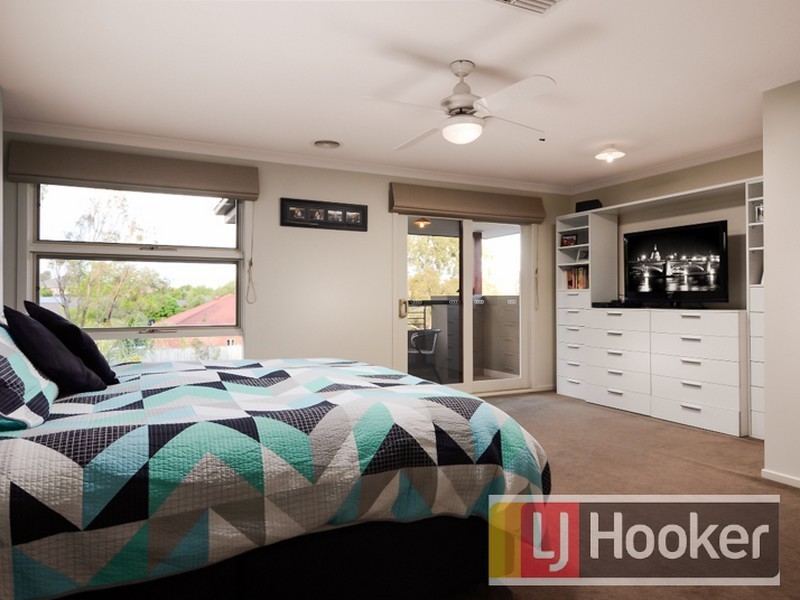 9 Charmouth Place, Narre Warren South VIC 3805