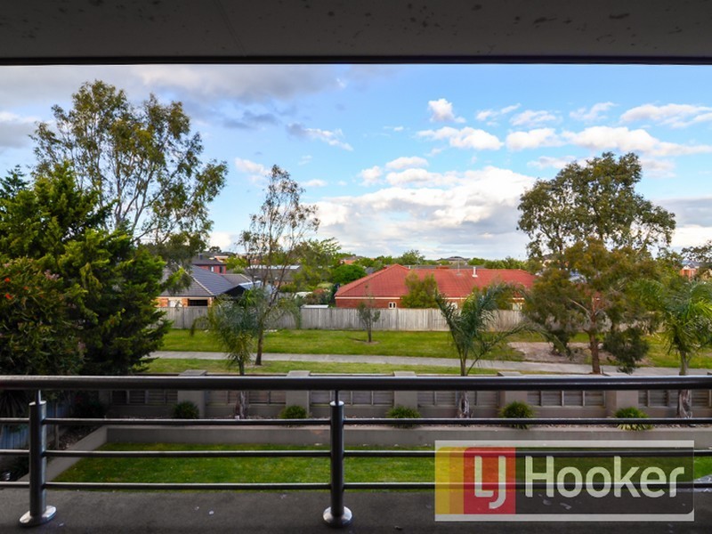 9 Charmouth Place, Narre Warren South VIC 3805
