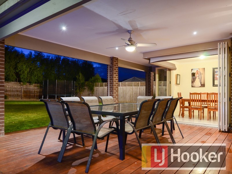 9 Charmouth Place, Narre Warren South VIC 3805