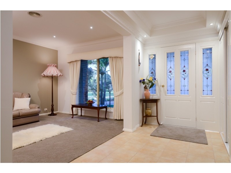 6 Carrick Place, Berwick VIC 3806