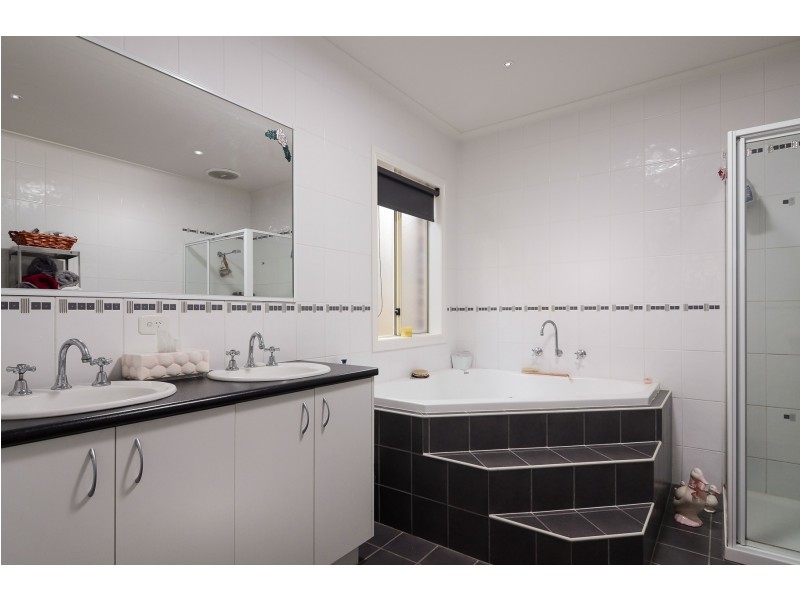 6 Carrick Place, Berwick VIC 3806