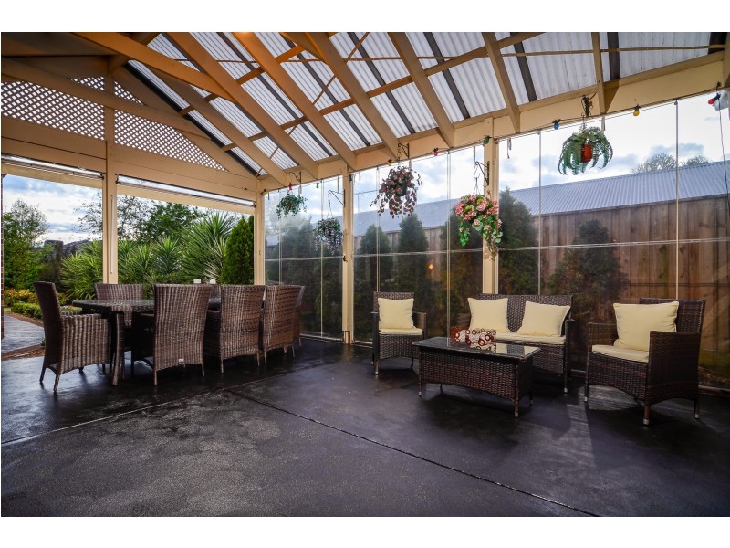 6 Carrick Place, Berwick VIC 3806