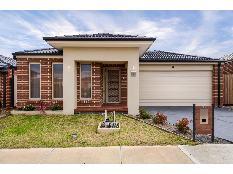 16 Murgese Circuit, Clyde North VIC 3978