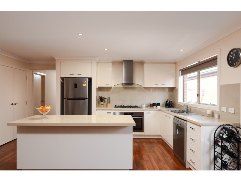 16 Murgese Circuit, Clyde North VIC 3978